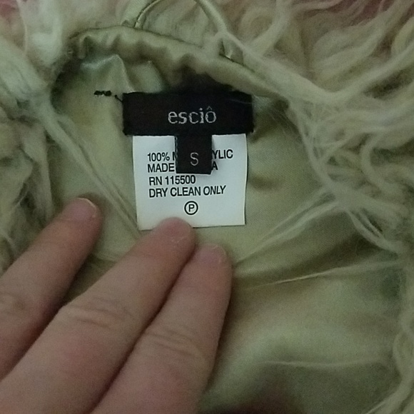 Escio Faux Fur Vest - Picture 2 of 4